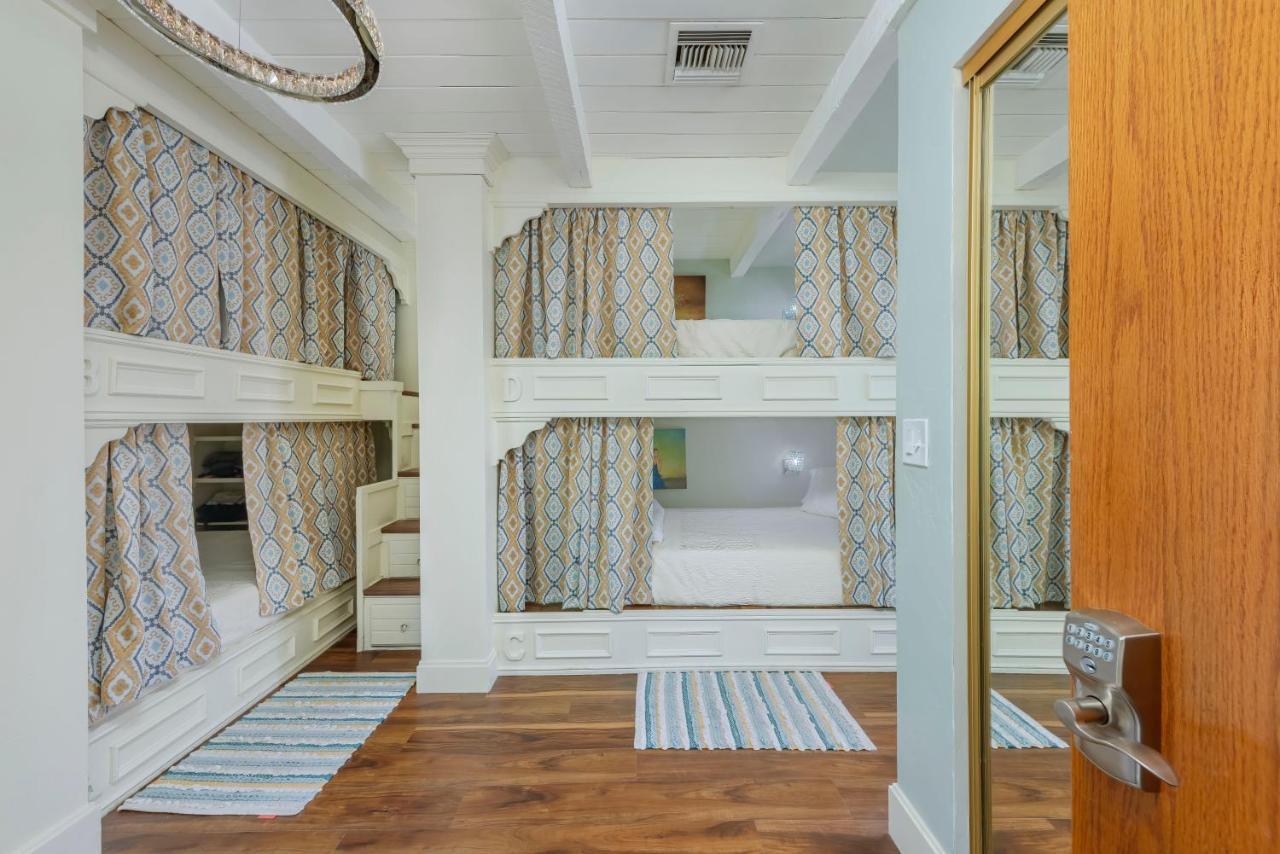 Smart Solution - Individual Private Bed-Pods In Gorgeous Shared Space - Women Only Dorm In Room 5 - Coed House - Full-Sized Mattresses In Individual Pods - With Built-In Private Storage - Gorgeous Shared Room - Affordable Luxury - Sparrow House Phoenix Exterior photo