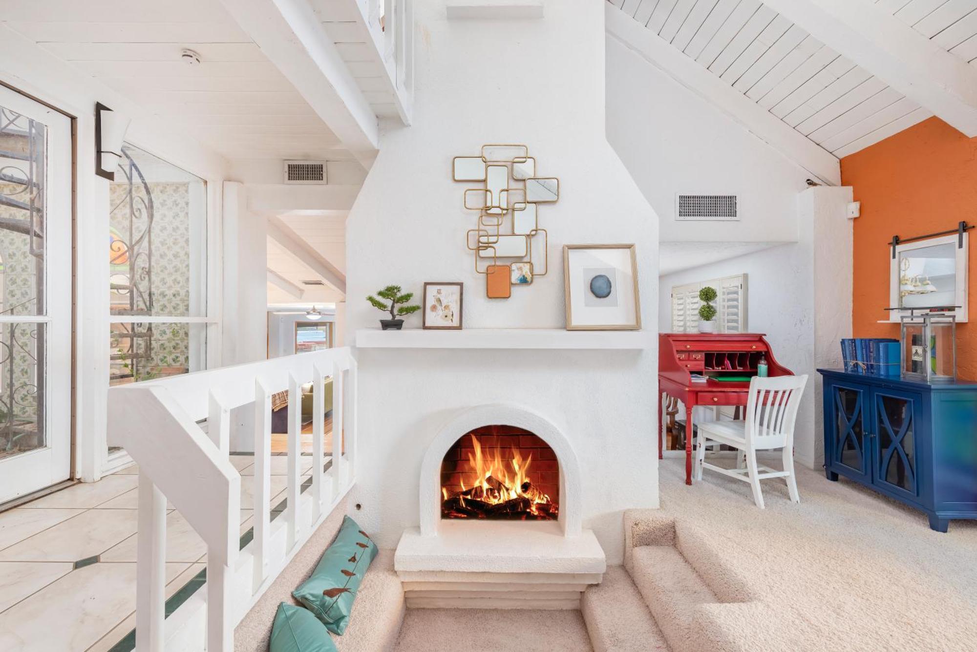 Smart Solution - Individual Private Bed-Pods In Gorgeous Shared Space - Women Only Dorm In Room 5 - Coed House - Full-Sized Mattresses In Individual Pods - With Built-In Private Storage - Gorgeous Shared Room - Affordable Luxury - Sparrow House Phoenix Exterior photo